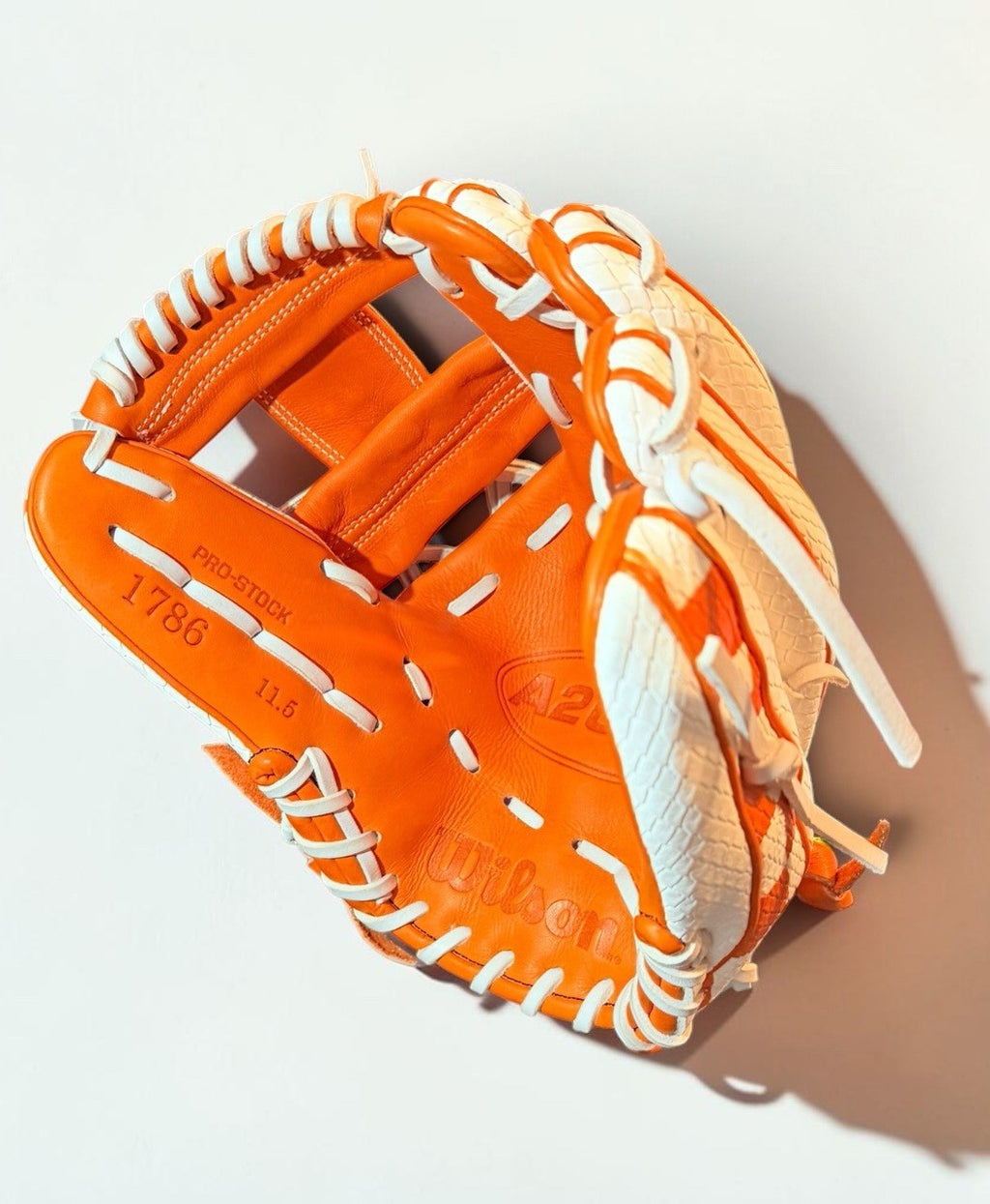 Wilson A2000 1786SS Knoxville 11.5” SuperSkin Infield Glove RHT Orange White