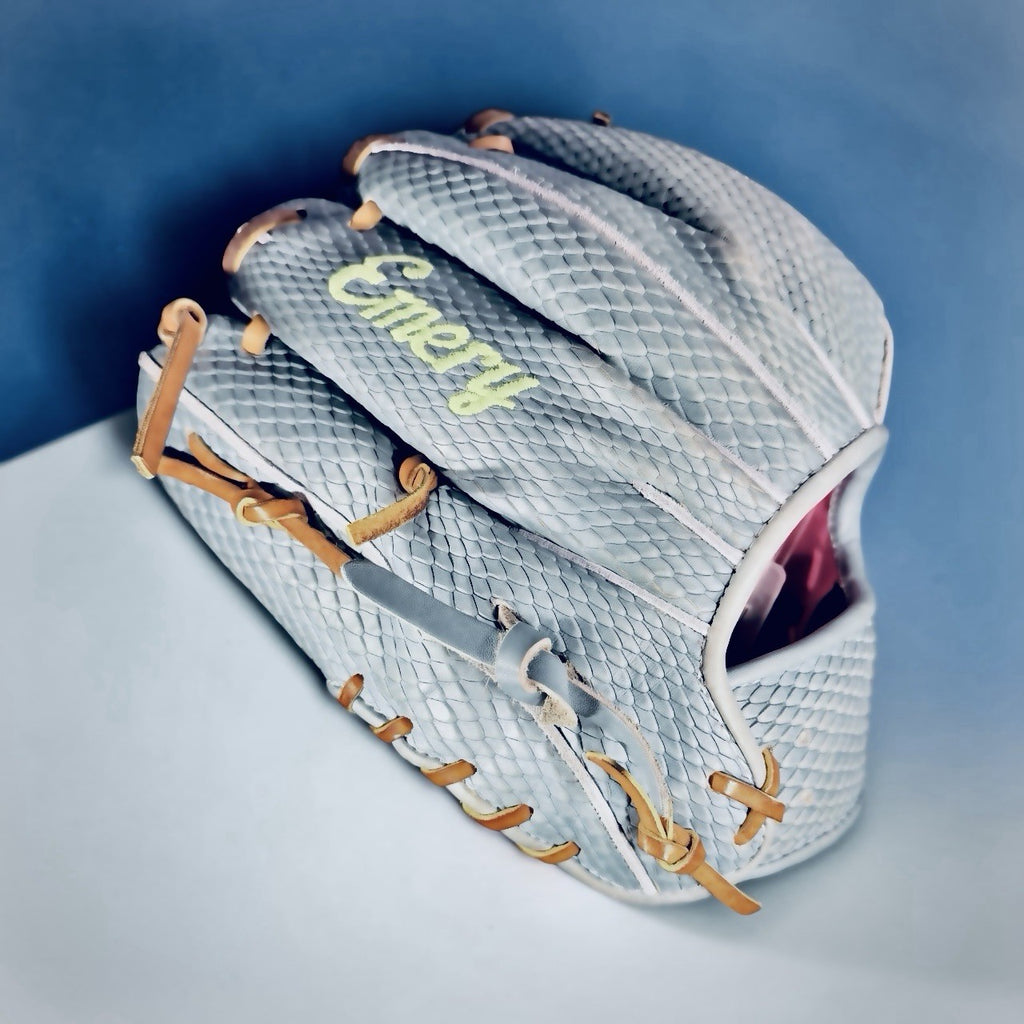 Emery 1417 11.75” Snakeskin Infield Baseball Glove RHT Pursue Mastery Preowned