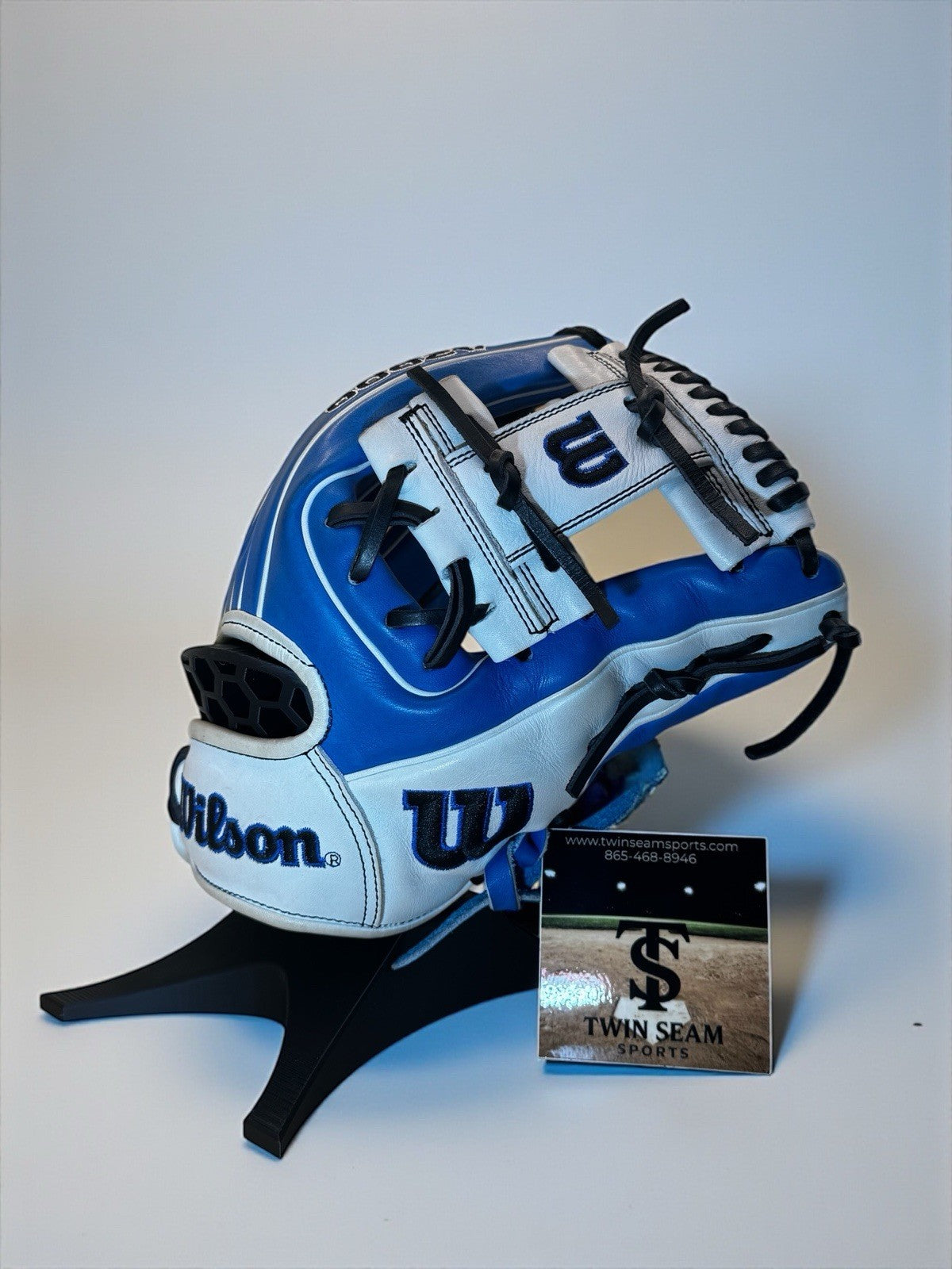 Wilson A2000 1786 11.5” Baseball Glove – Blue & White Flash – RHT