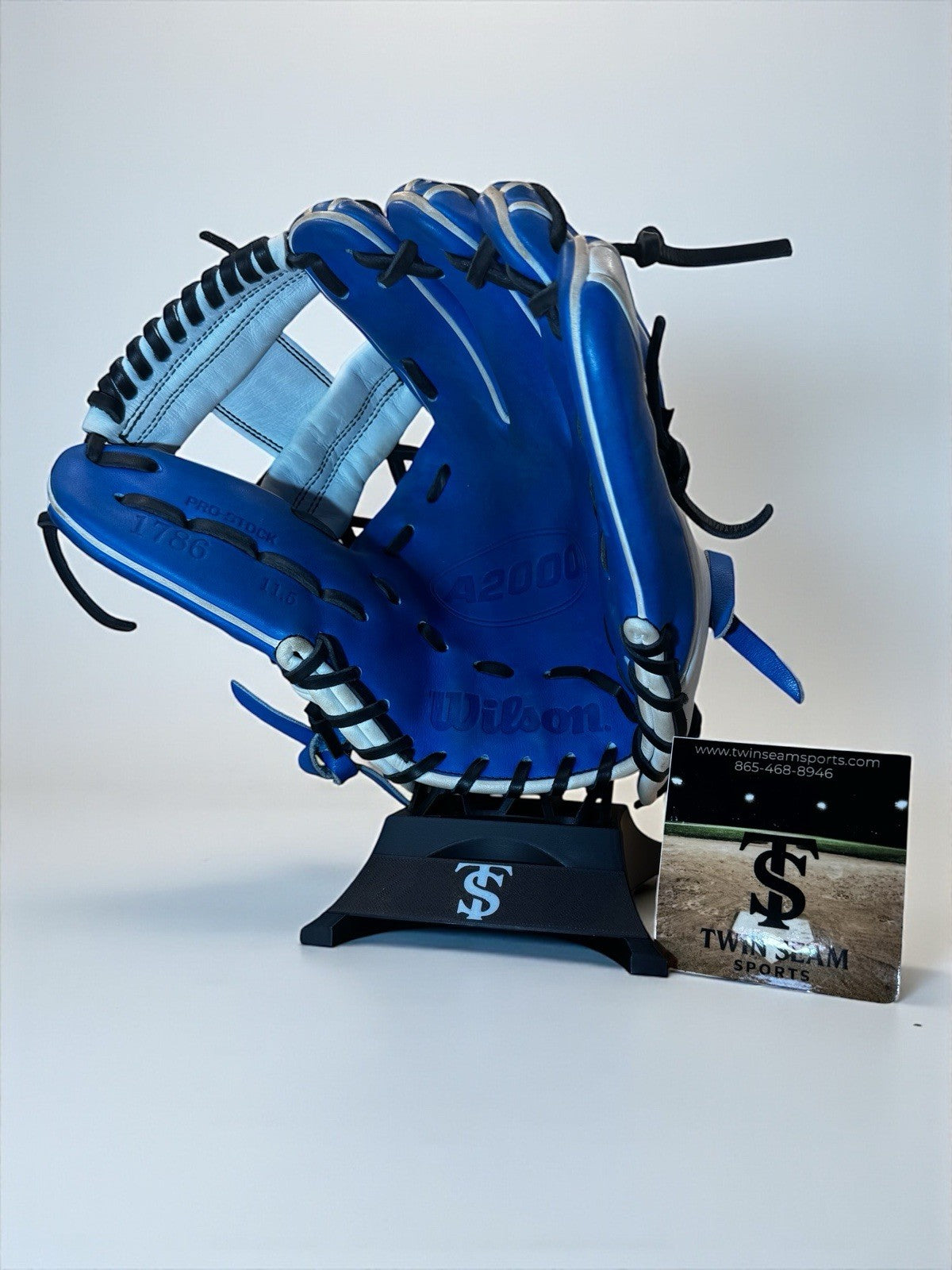 Wilson A2000 1786 11.5” Baseball Glove – Blue & White Flash – RHT