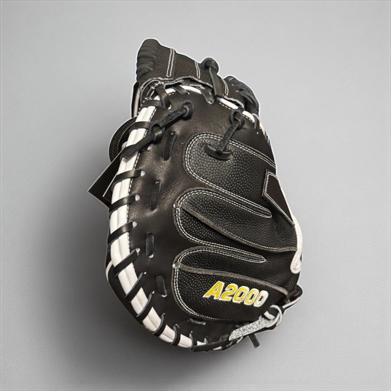 Wilson A2000 SuperSkin M1D Spin Control 33.5" Catcher's Mitt: WBW100995335