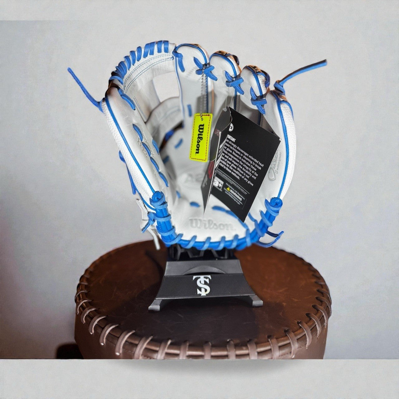 Wilson A2000 H12 - 12 inch Love the Moment Softball/Baseball Glove - White