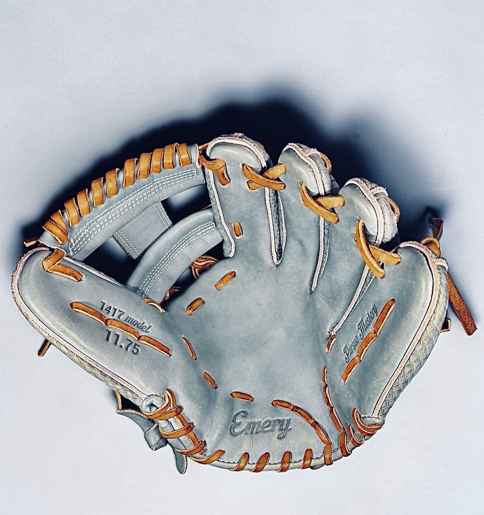 Emery 1417 11.75” Snakeskin Infield Baseball Glove RHT Pursue Mastery Preowned