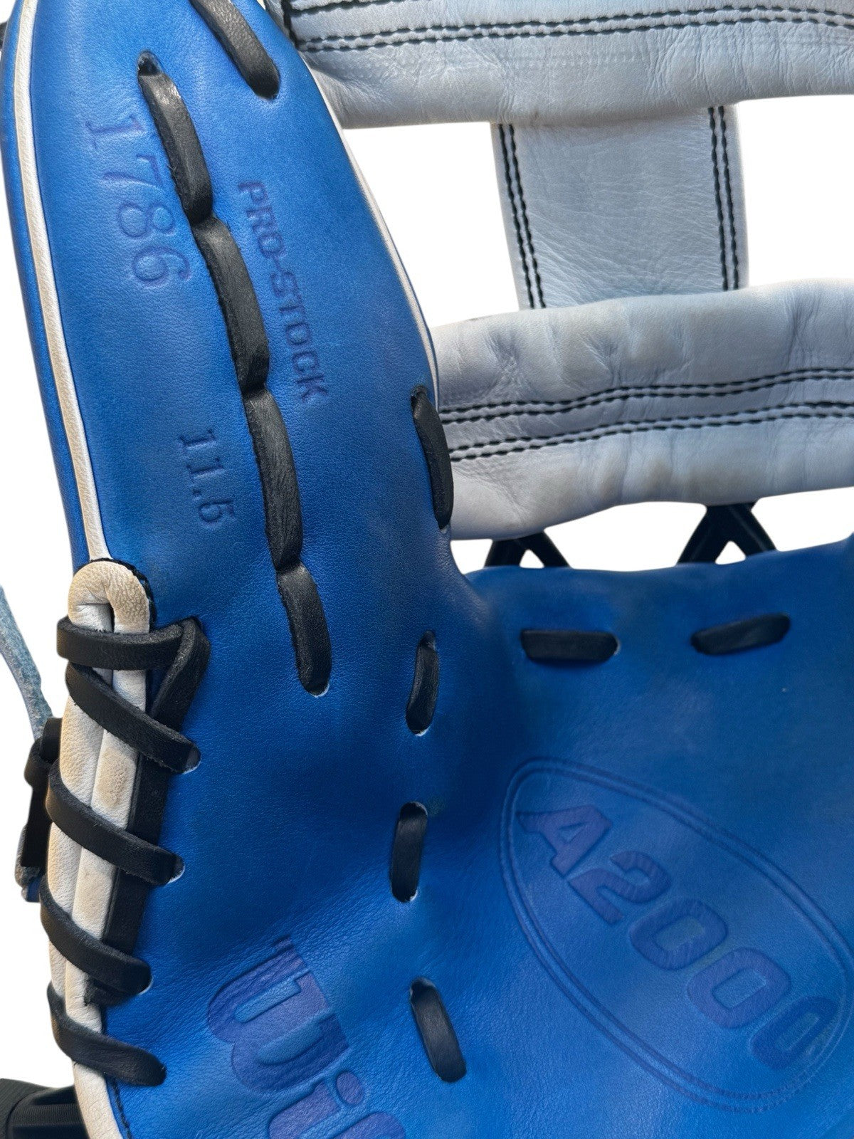 Wilson A2000 1786 11.5” Baseball Glove – Blue & White Flash – RHT