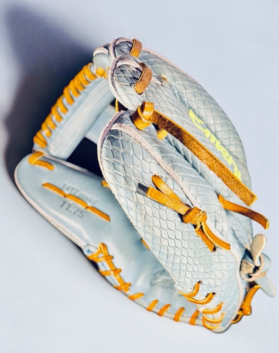 Emery 1417 11.75” Snakeskin Infield Baseball Glove RHT Pursue Mastery Preowned