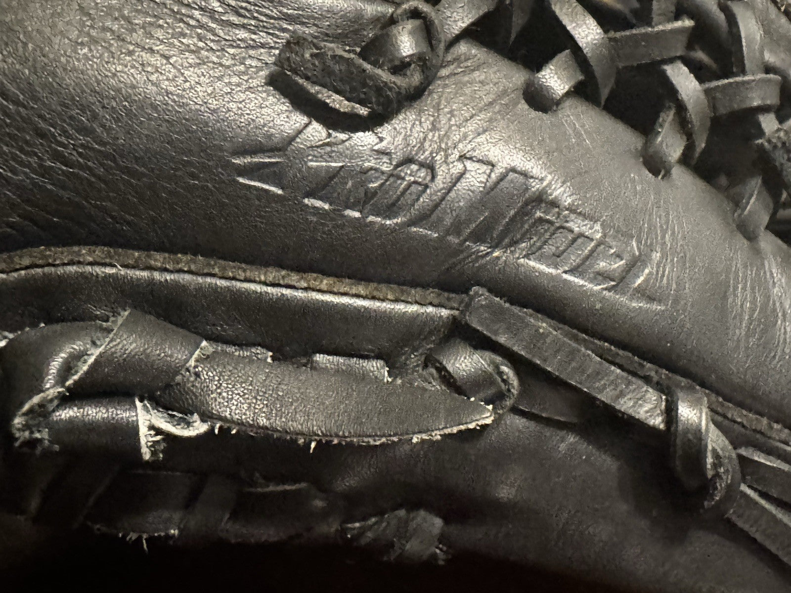Rare Japan-Market Mizuno Pro Model – All-Black Baseball Glove – Right Hand Throw