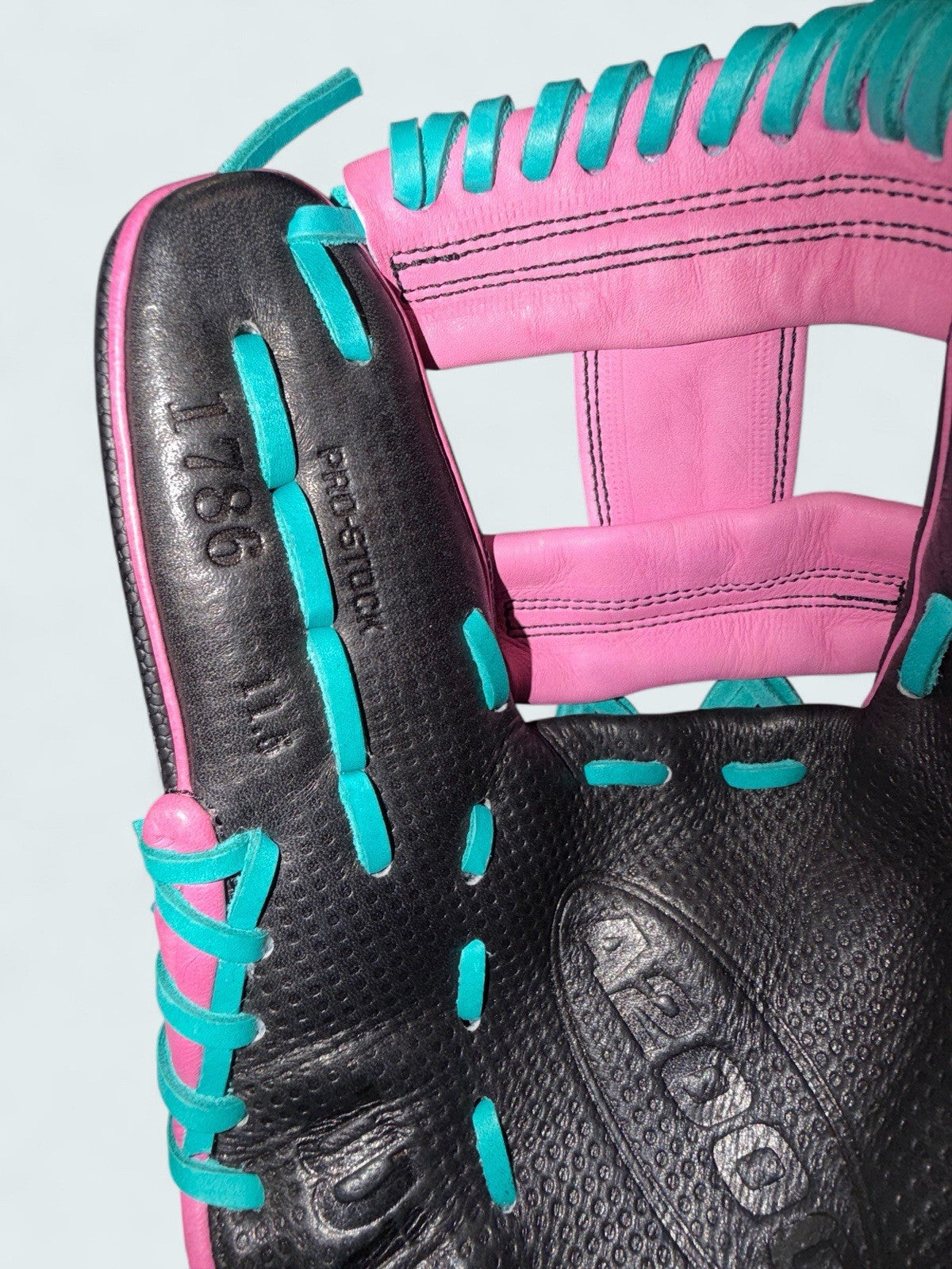 Wilson A2000 1786 Spin Control SuperSkin 11.5” Black Pink Teal RHT NWT