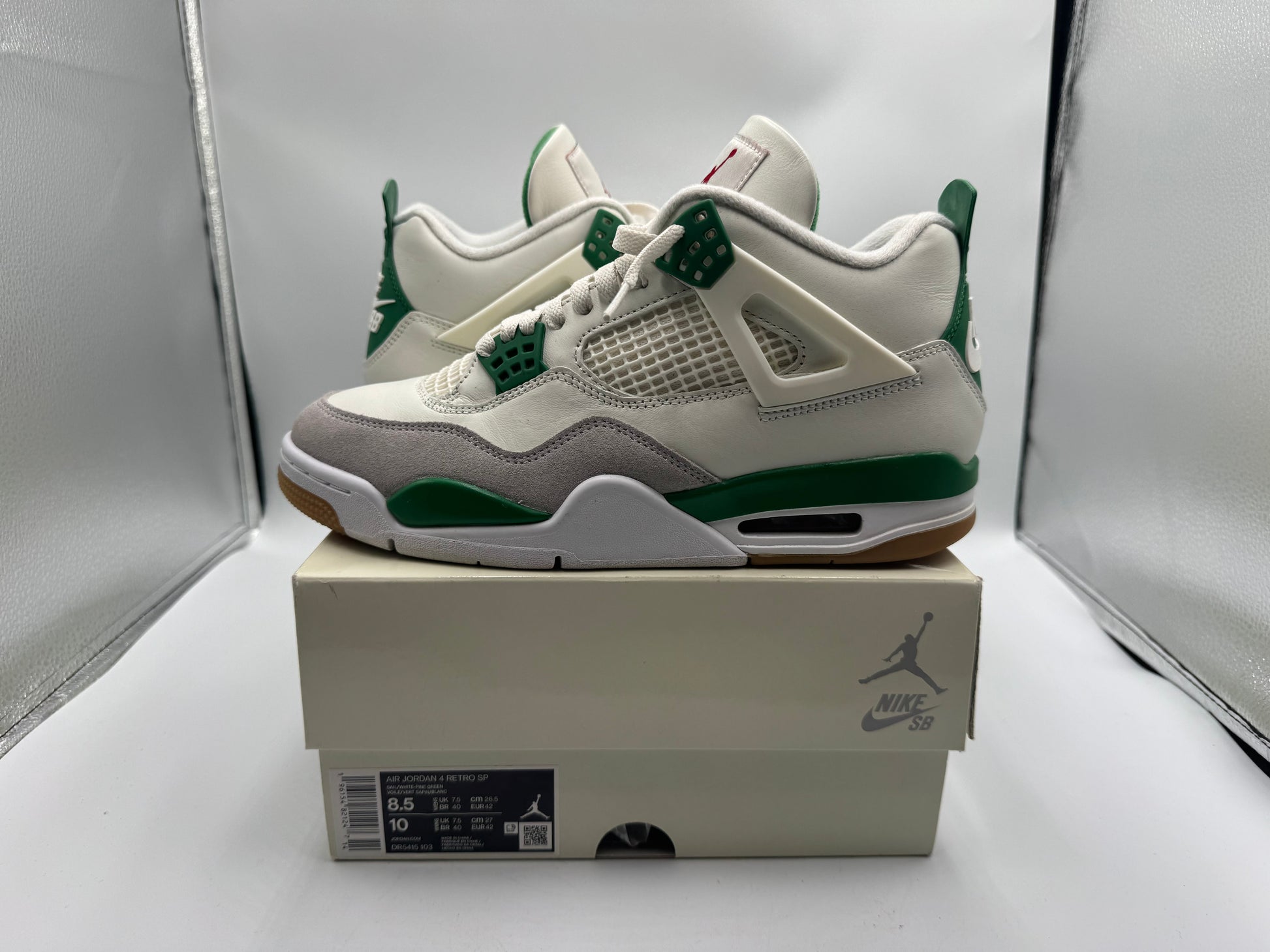 PRE OWNED Jordan 4 Retro SB Pine Green