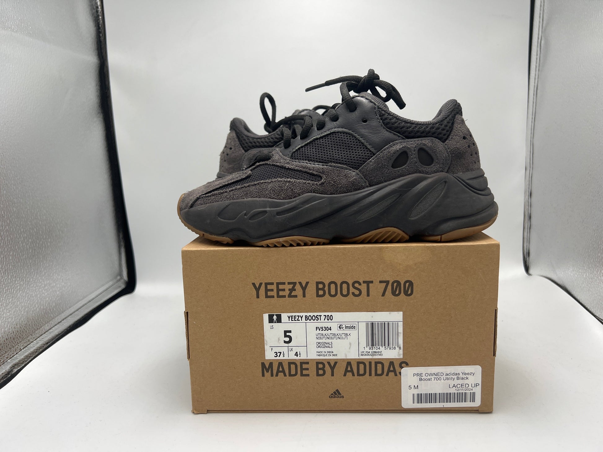 PRE OWNED adidas Yeezy Boost 700 Utility Black