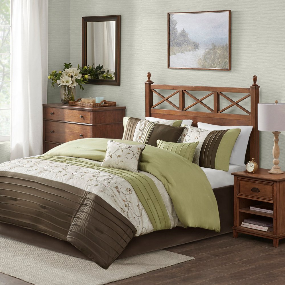Set of Seven Green And Brown Floral King Ring Stitch Polyester Sham And Comforter