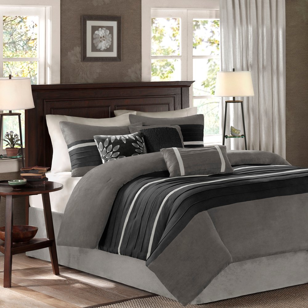 Set of Seven Black King Ring Stitch Polyester Sham And Comforter