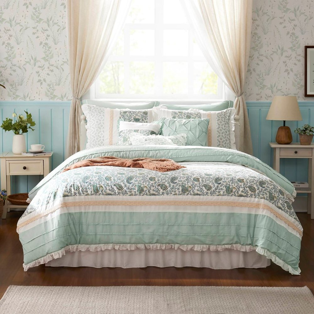 Set of Nine Aqua And Ivory Paisley King Ring Stitch Polyester Sham And Comforter