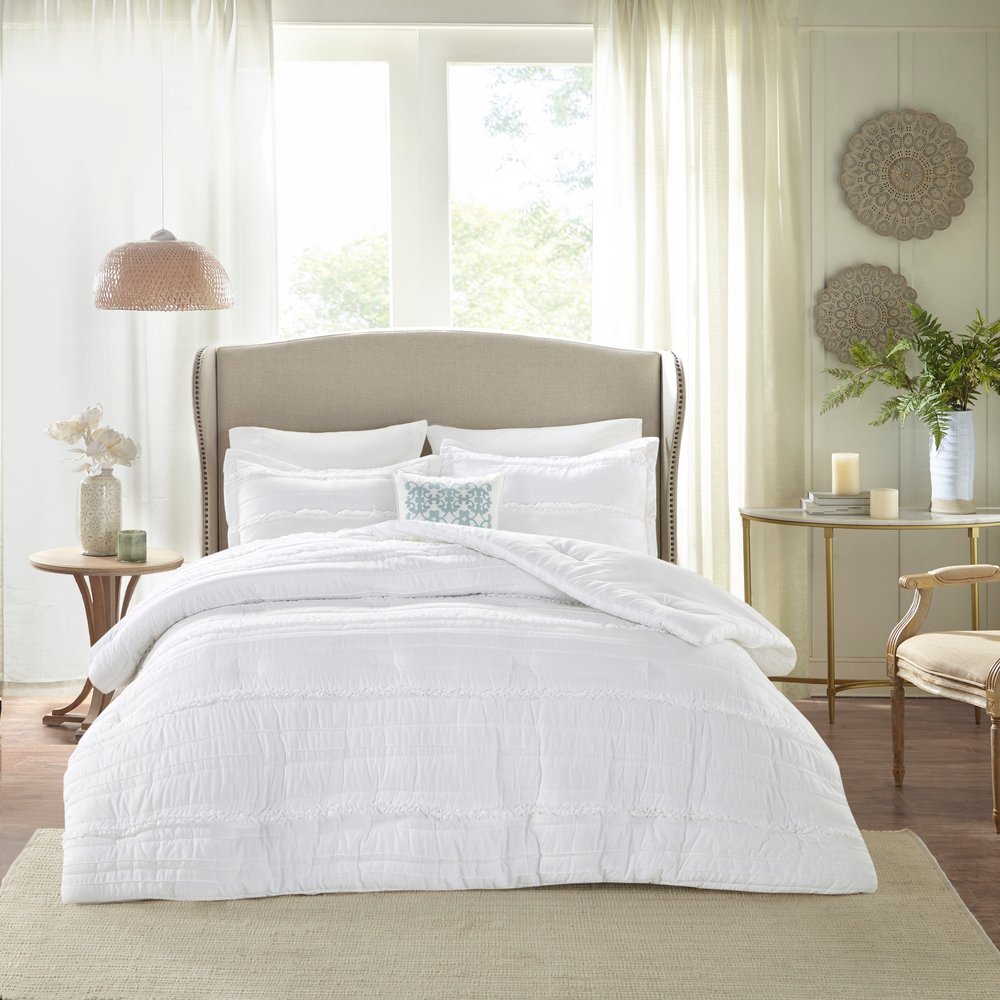 Set of Five White King Ring Stitch Polyester Sham And Comforter