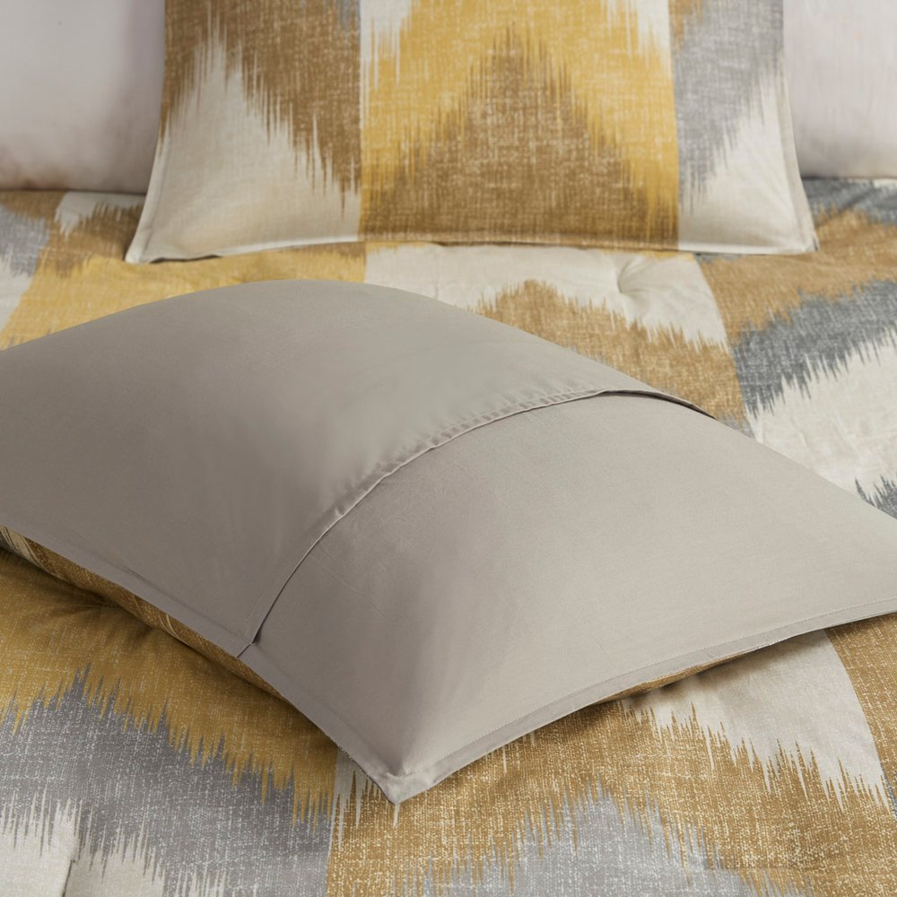 Set of Three Gray And Ivory Queen Ring Stitch Polyester Sham And Comforter