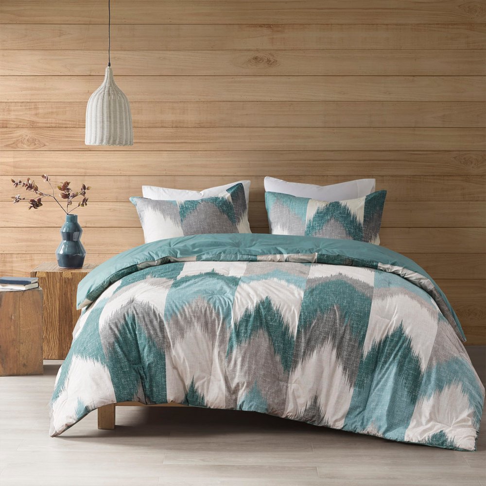 Set of Three Aqua And White King Ring Stitch Polyester Sham And Comforter