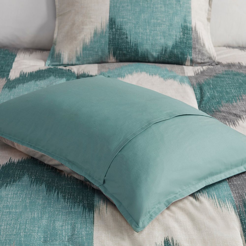 Set of Three Aqua And White King Ring Stitch Polyester Sham And Comforter