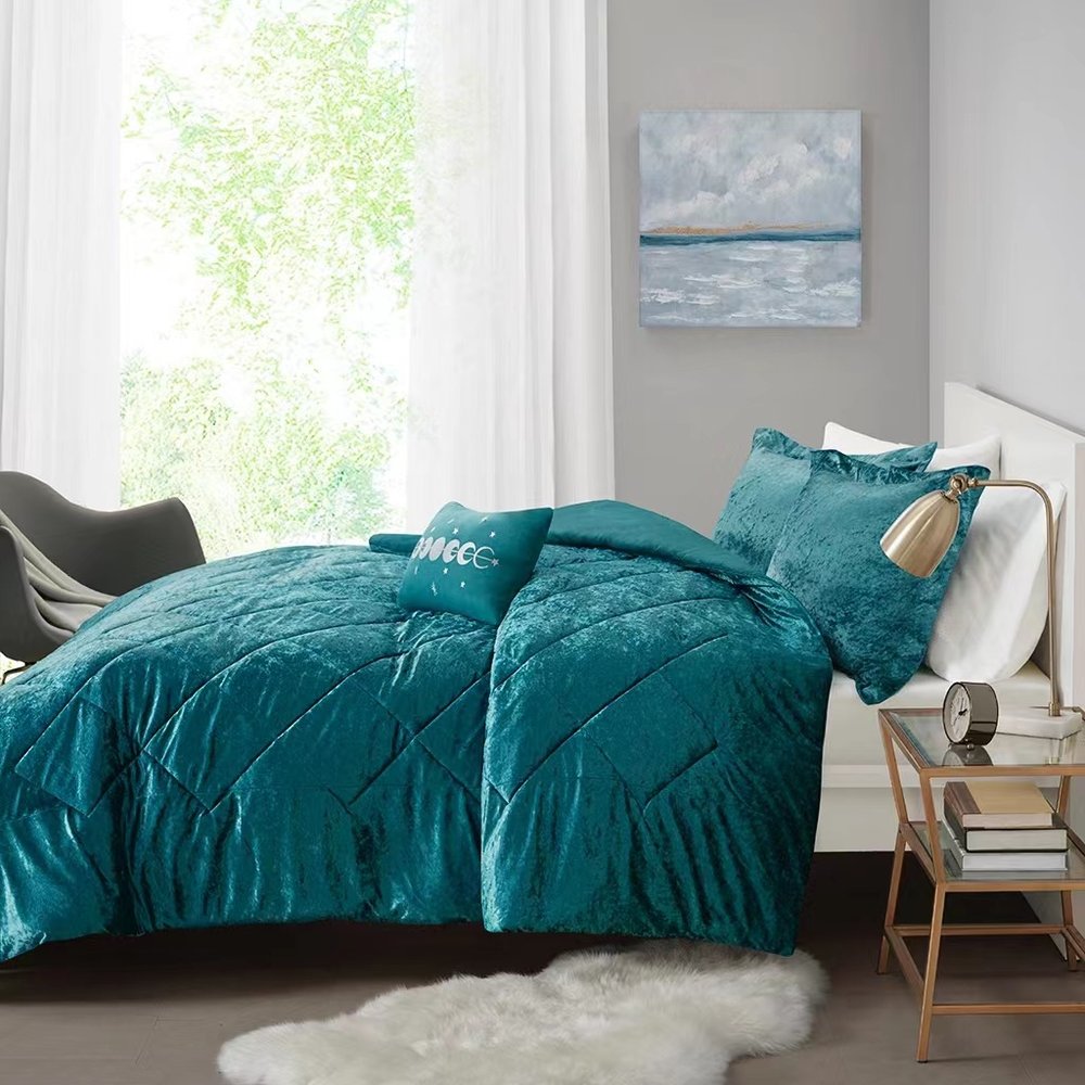 Set of Four Teal Blue King Ring Stitch Polyester Sham And Comforter