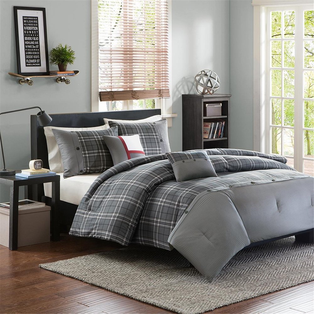 Set of Five Gray And White Plaid Queen Ring Stitch Polyester Sham And Comforter