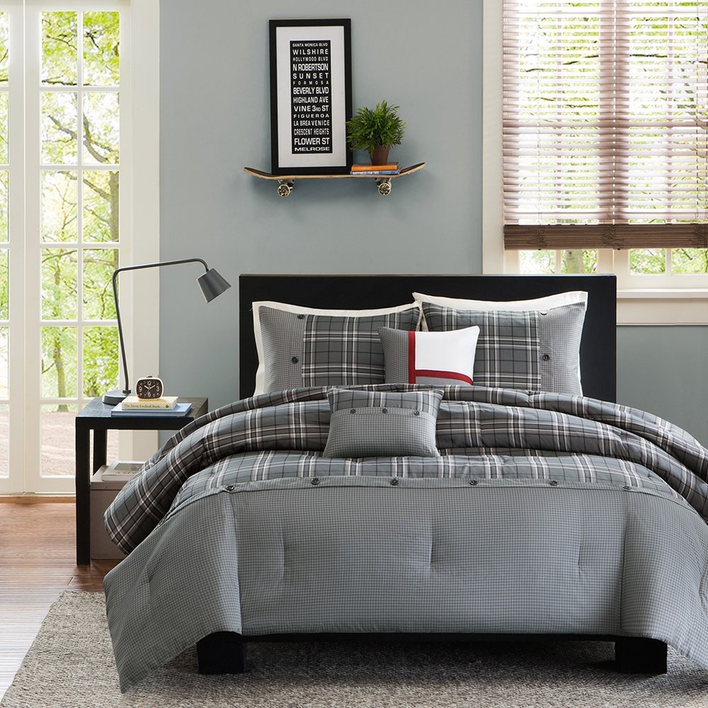 Set of Five Gray And White Plaid Queen Ring Stitch Polyester Sham And Comforter
