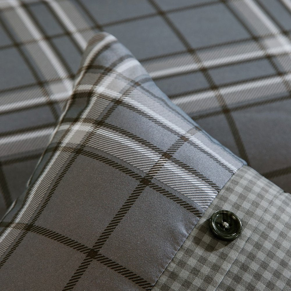 Set of Five Gray And White Plaid Queen Ring Stitch Polyester Sham And Comforter