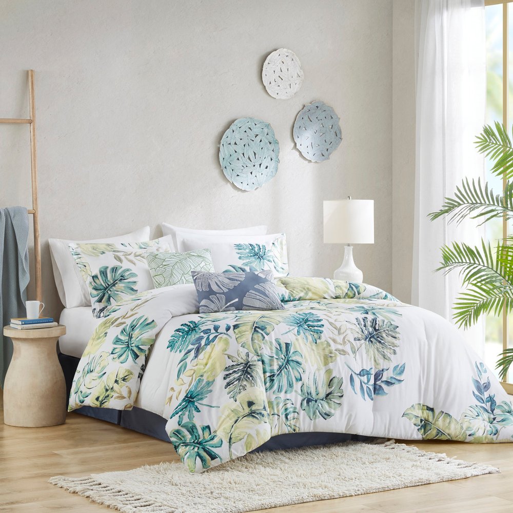 Set of Six White Blue And Green King Ring Stitch Sham And Comforter