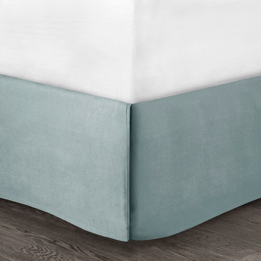 Set of Four White And Aqua King Ring Stitch Sham And Comforter
