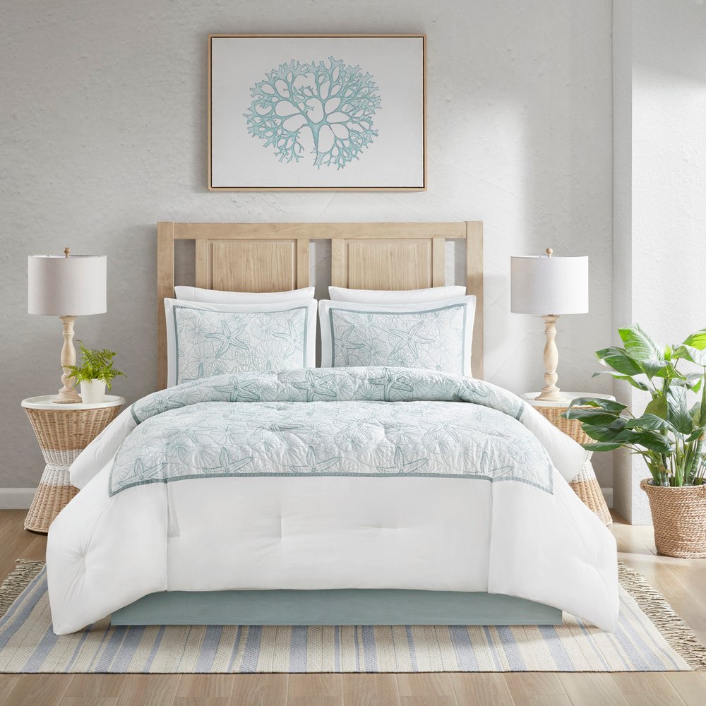 Set of Four White And Aqua King Ring Stitch Sham And Comforter