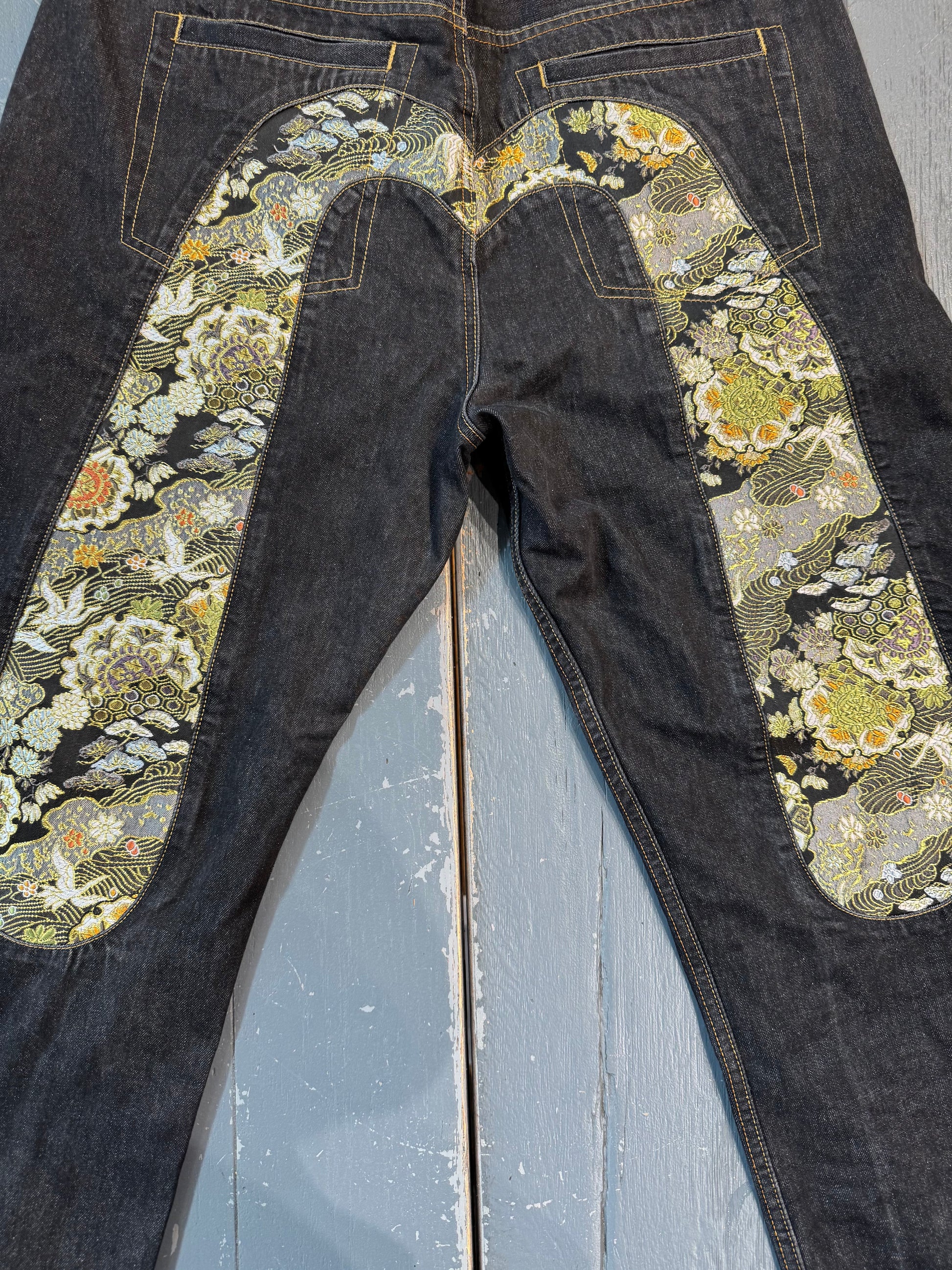 PRE OWNED Evisu Jeans metallic gold embroidery Raw Denim