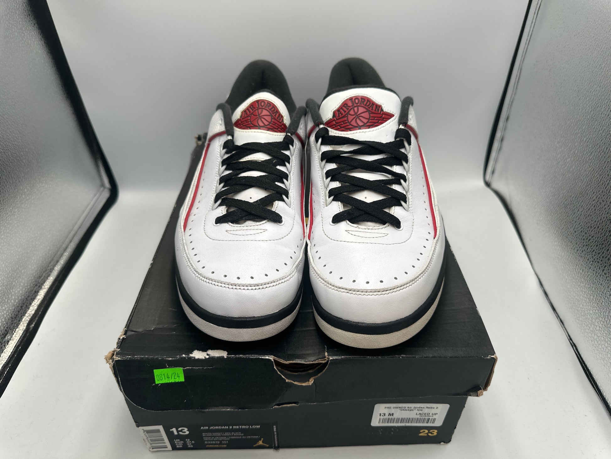 PRE OWNED Air Jordan Retro 2  "Chicago" low