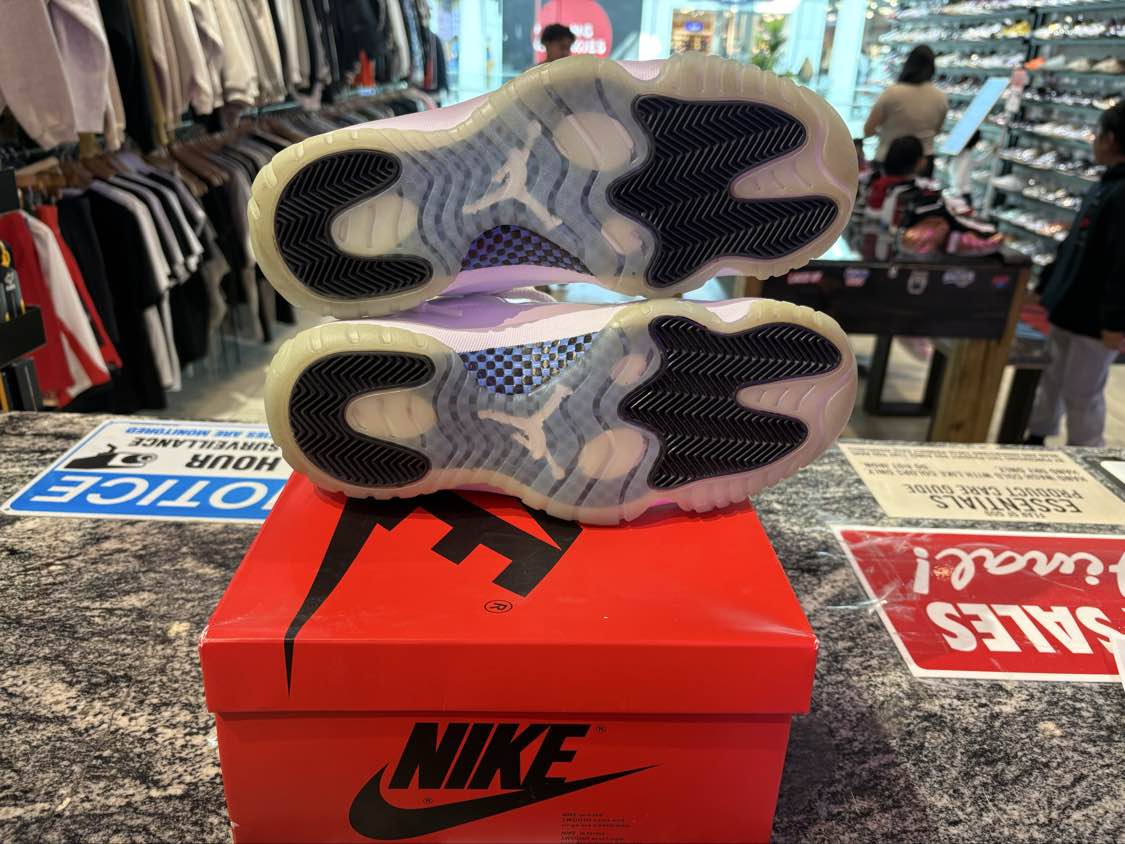 PRE OWNED Jordan 11 Retro Low Legend Blue