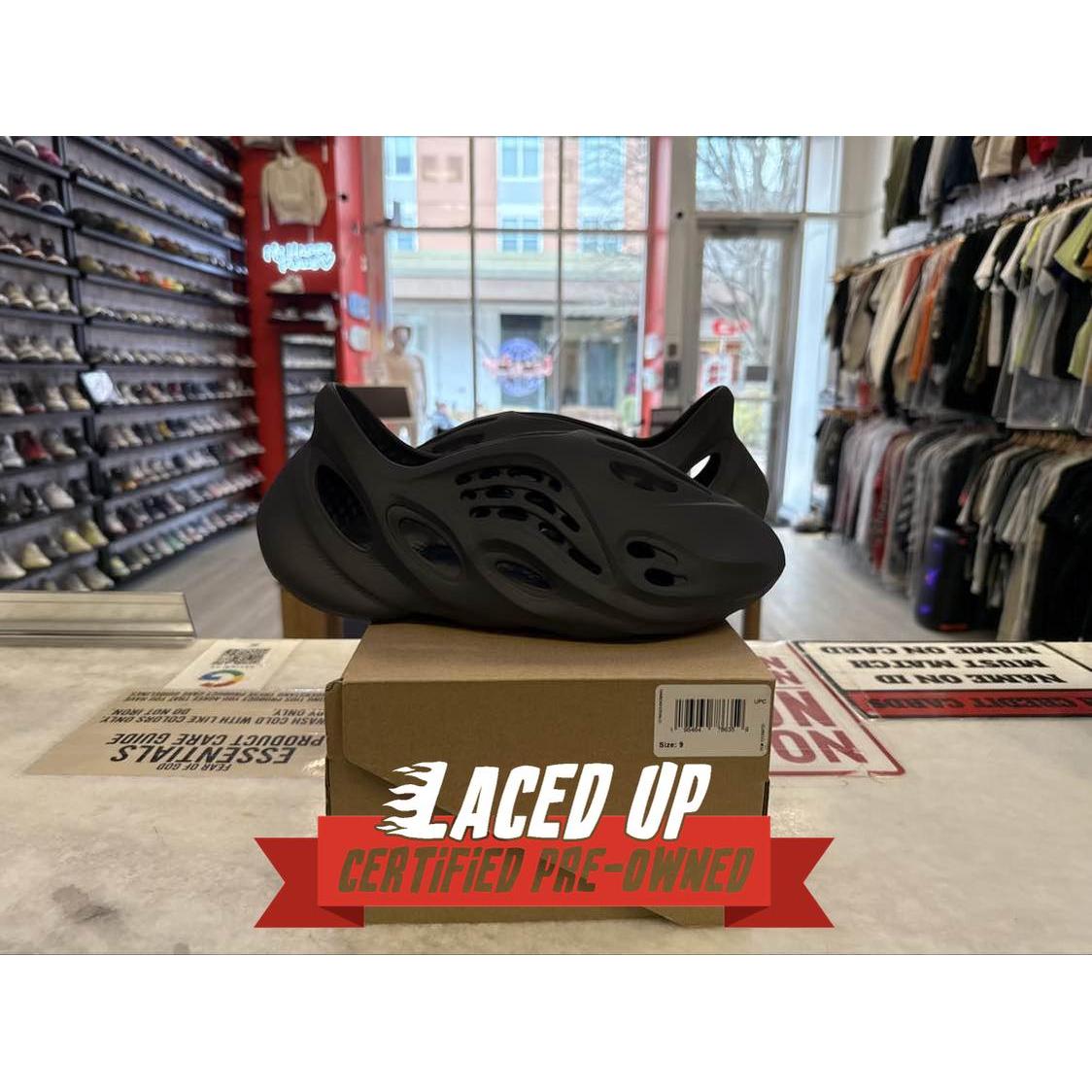 PRE OWNED Adidas Yeezy Foam RNR Carbon