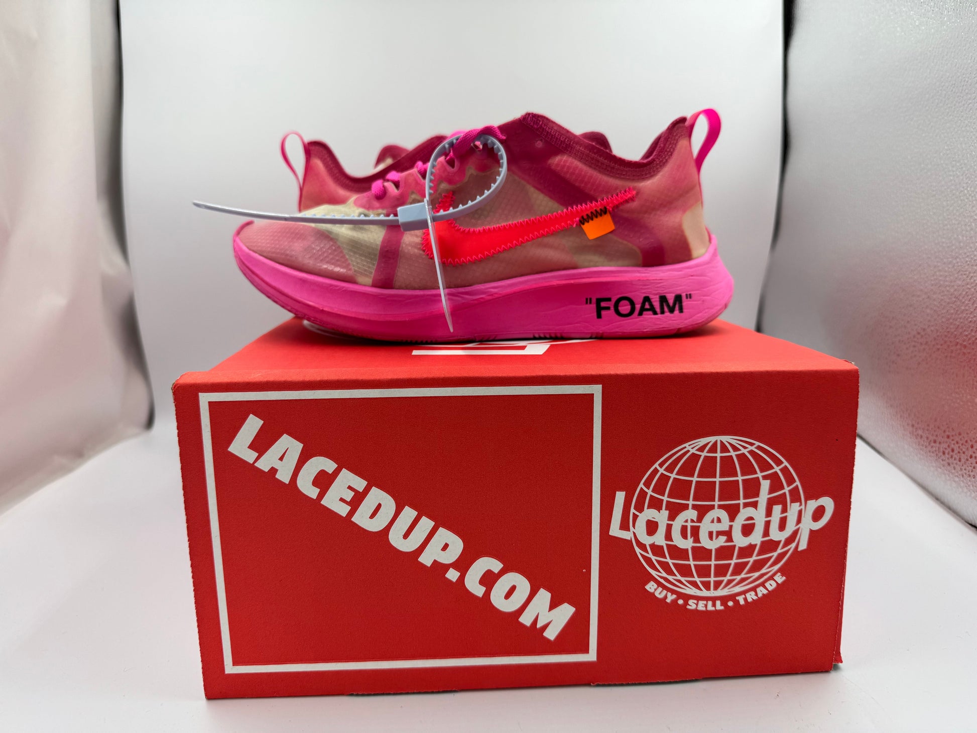 PRE OWNED Nike Zoom Fly Off-White Pink No Box
