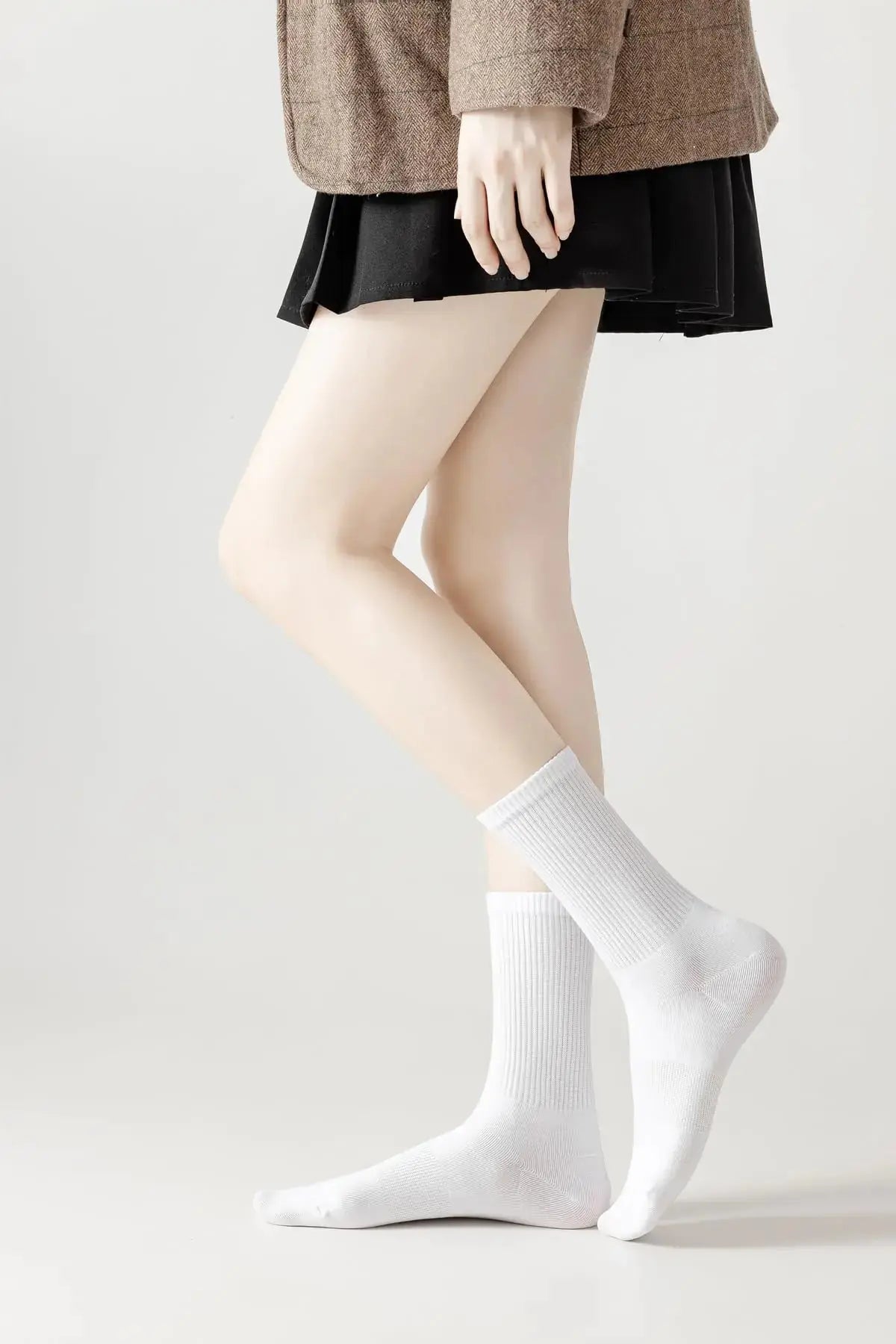 ACCFOD Womens Crew Socks Thin Cotton Long Socks Arch Support Casual Workout High Socks 5 Pairs 9-11 White/ Black