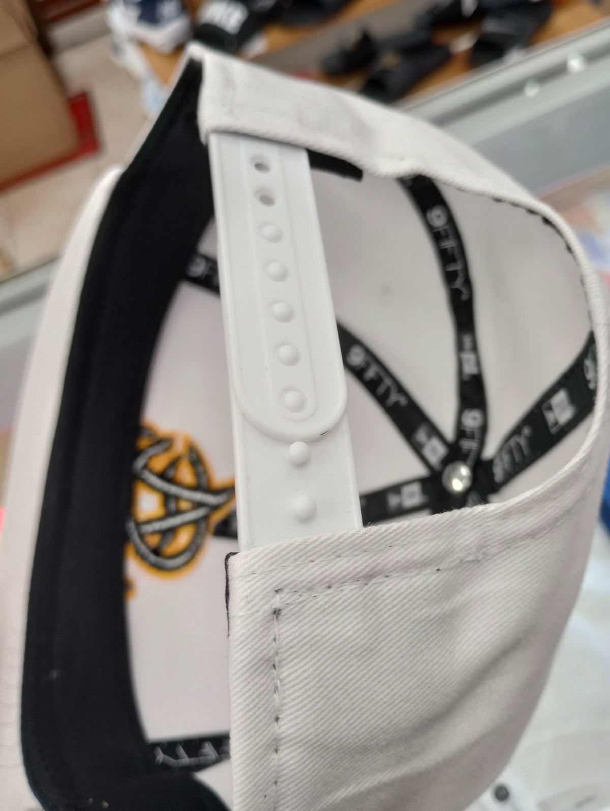 Aguilas Cibaeñas New Era SnapBack GOLD Logo white Hat