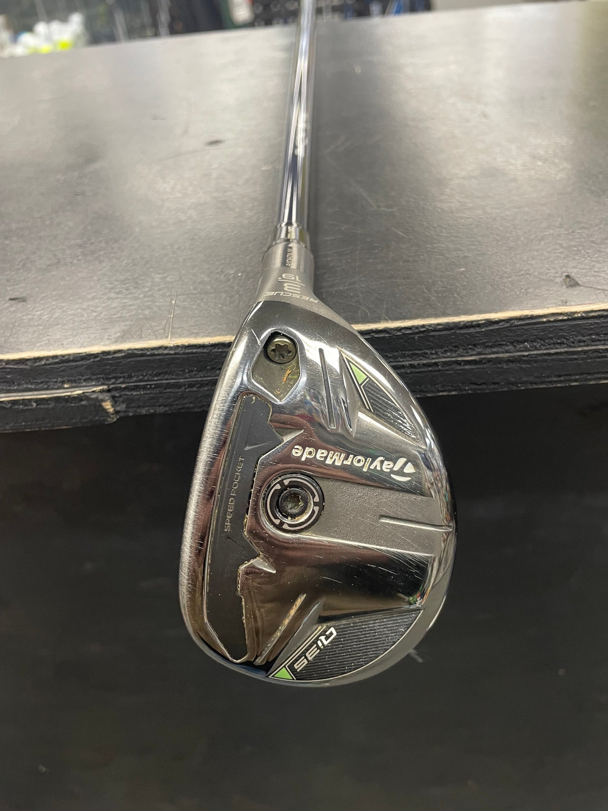 TaylorMade Qi35 Rescue Hybrid w/ Upcharge shaft(Used)