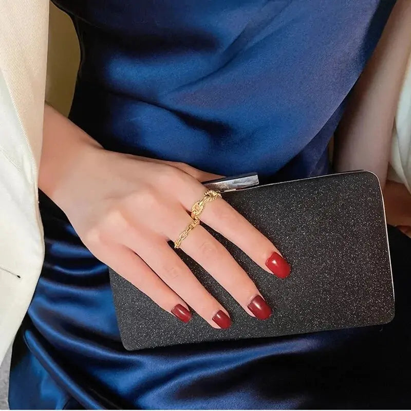 Chic Twisted Geometric Ring