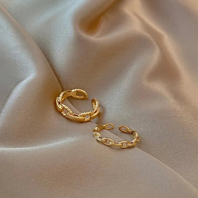 Chic Twisted Geometric Ring