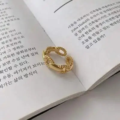 Chic Twisted Geometric Ring