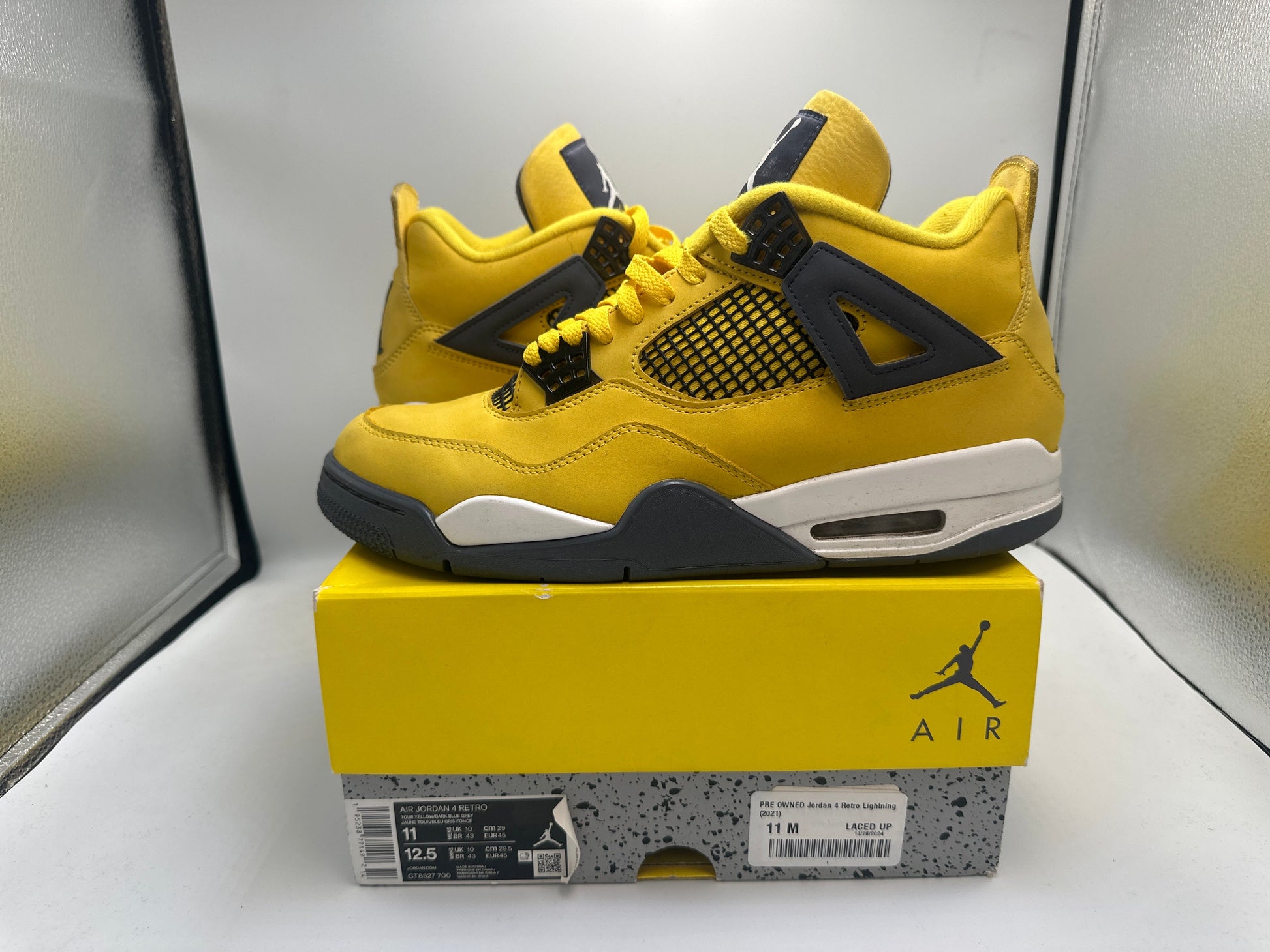 PRE OWNED Jordan 4 Retro Lightning (2021)