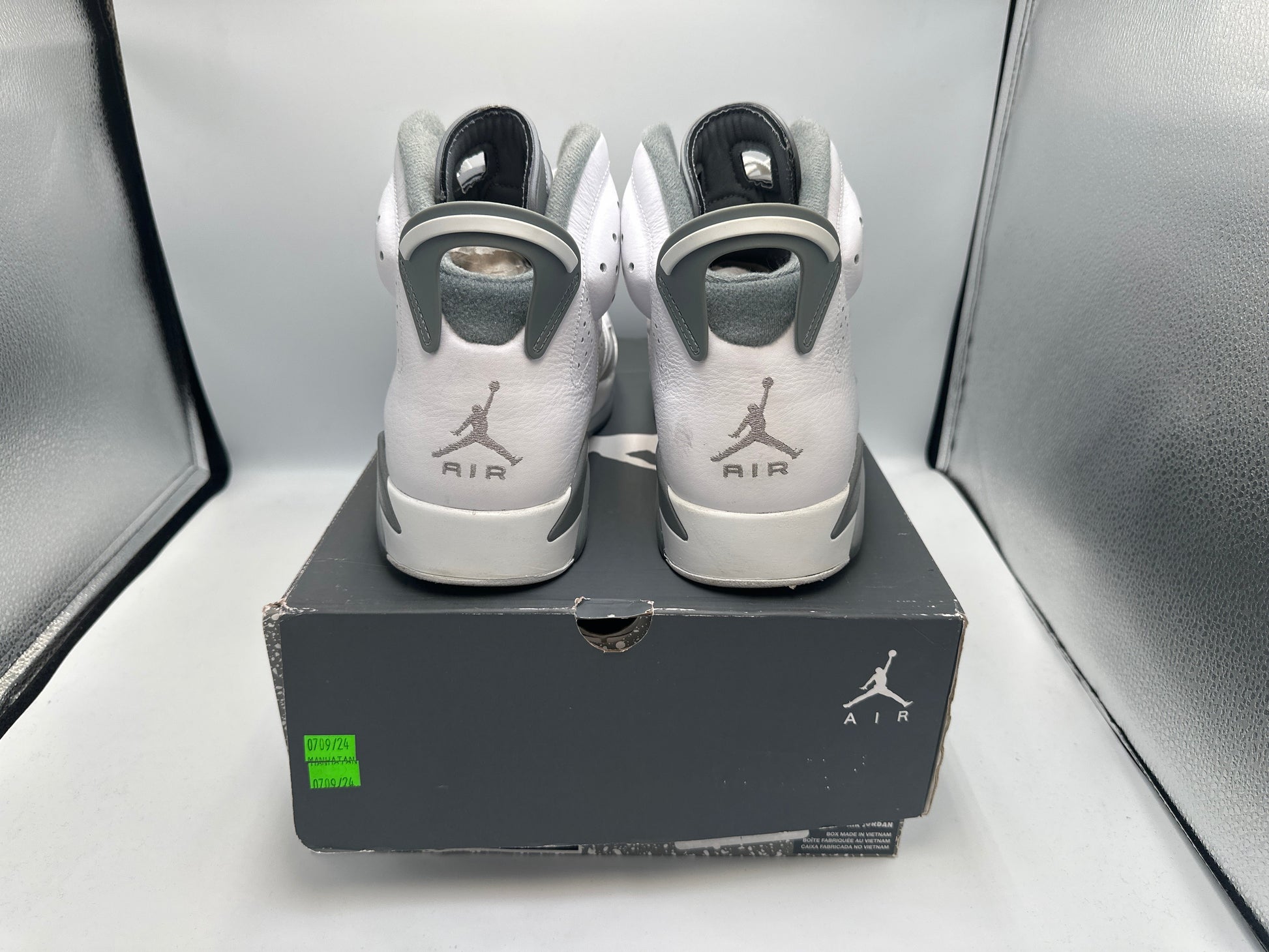 PRE OWNED Air Jordan Retro 6 "Cool Grey"