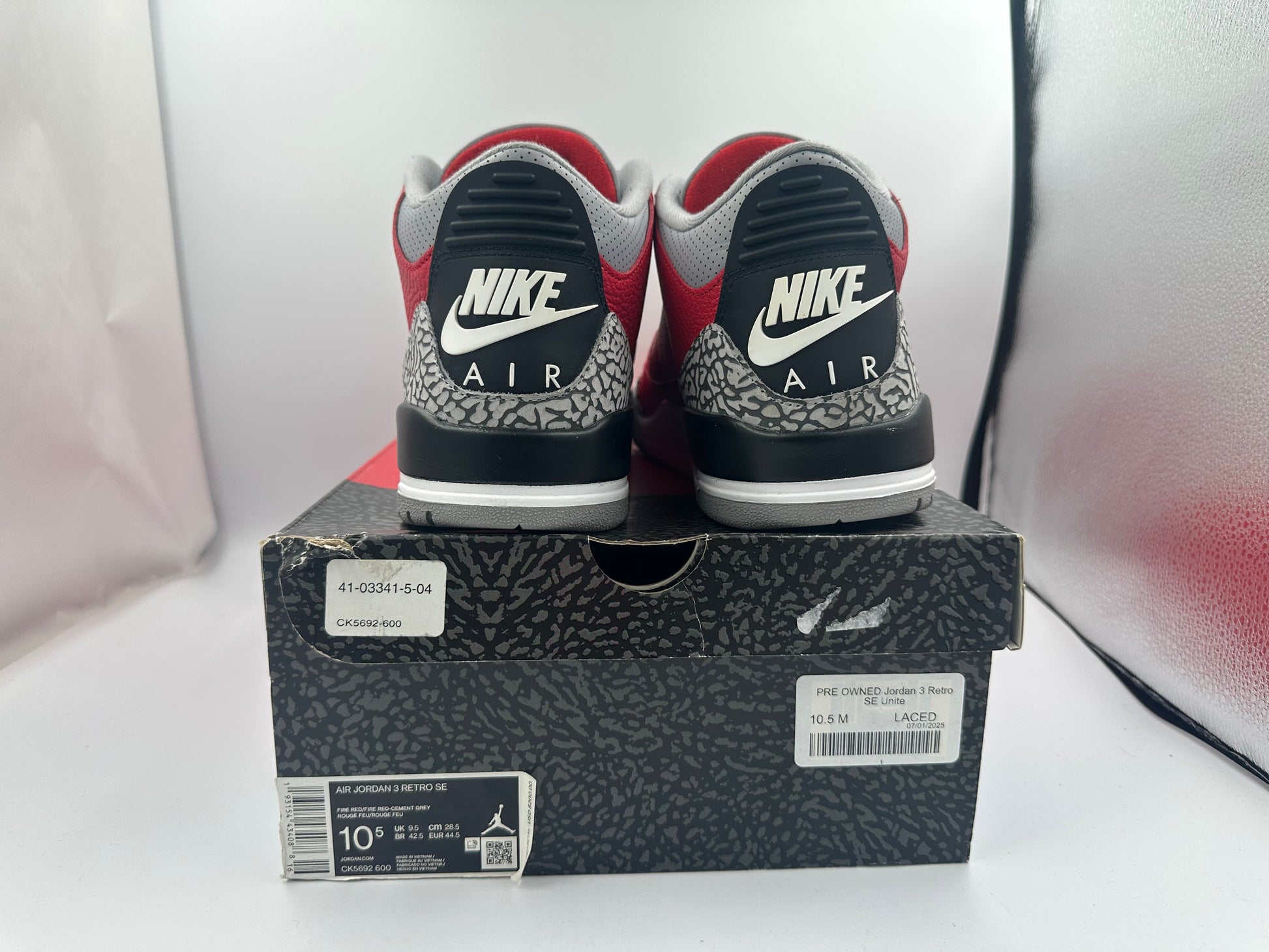 PRE OWNED Jordan 3 Retro SE Unite