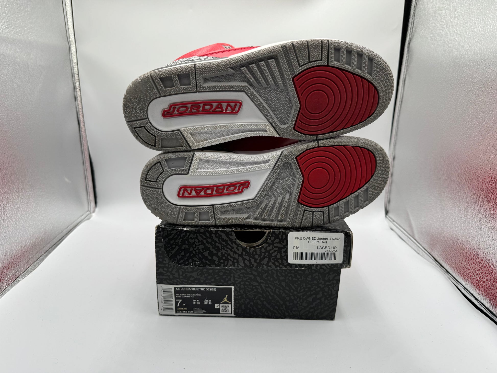 PRE OWNED Jordan 3 Retro SE Fire Red