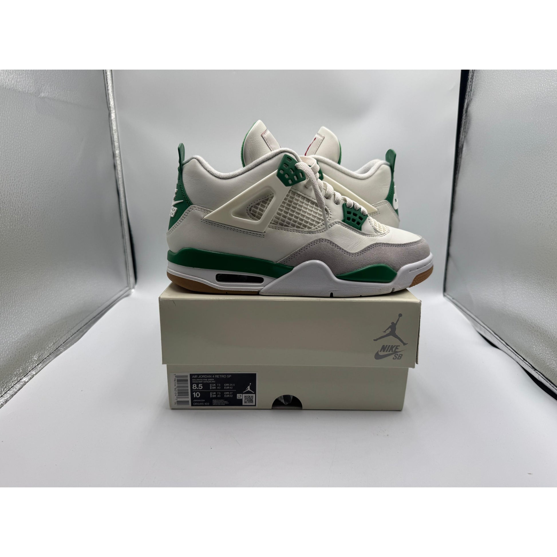 PRE OWNED Jordan 4 Retro SB Pine Green