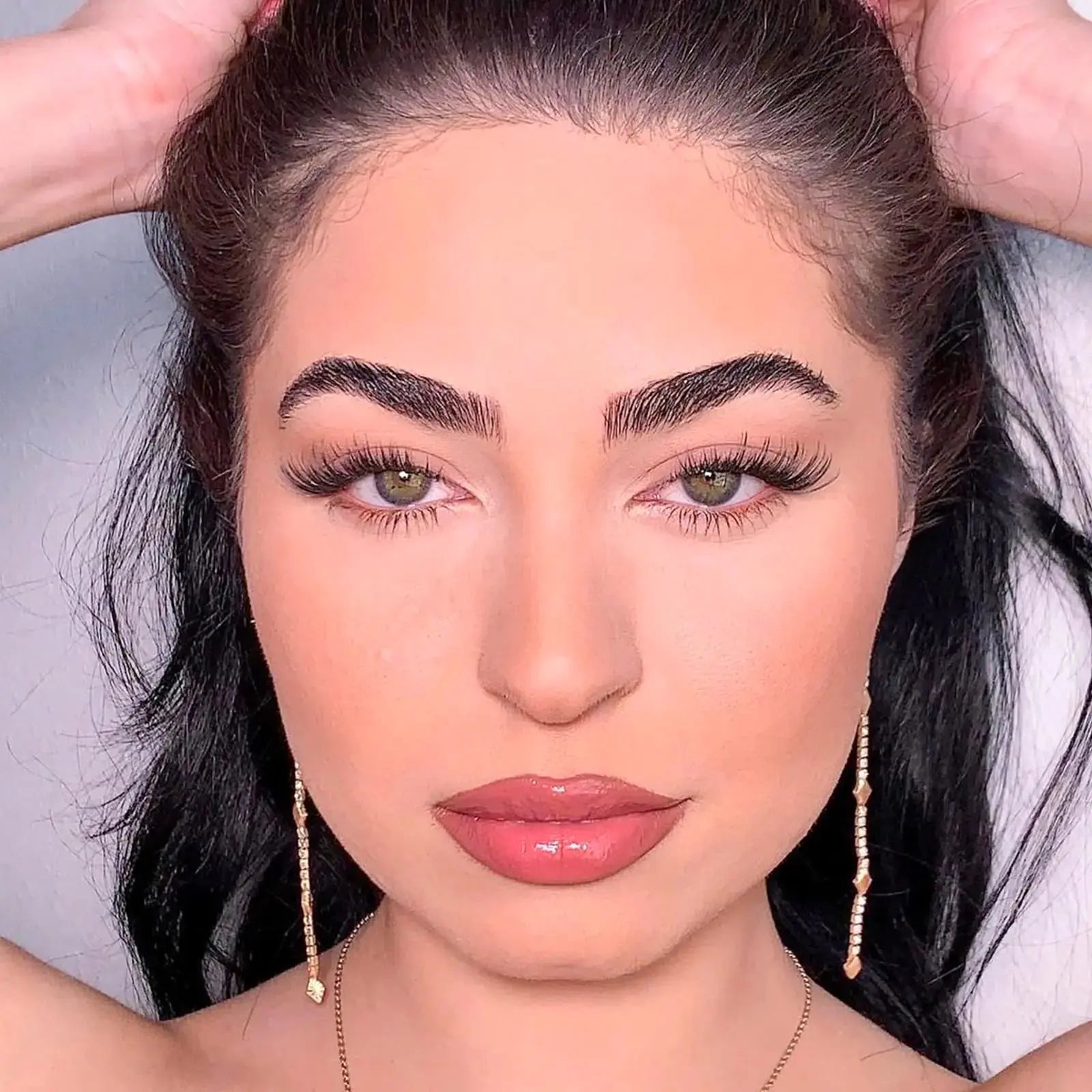 DIY Eyelash Extensions – Individual Cluster Lashes with Super Thin Black Band