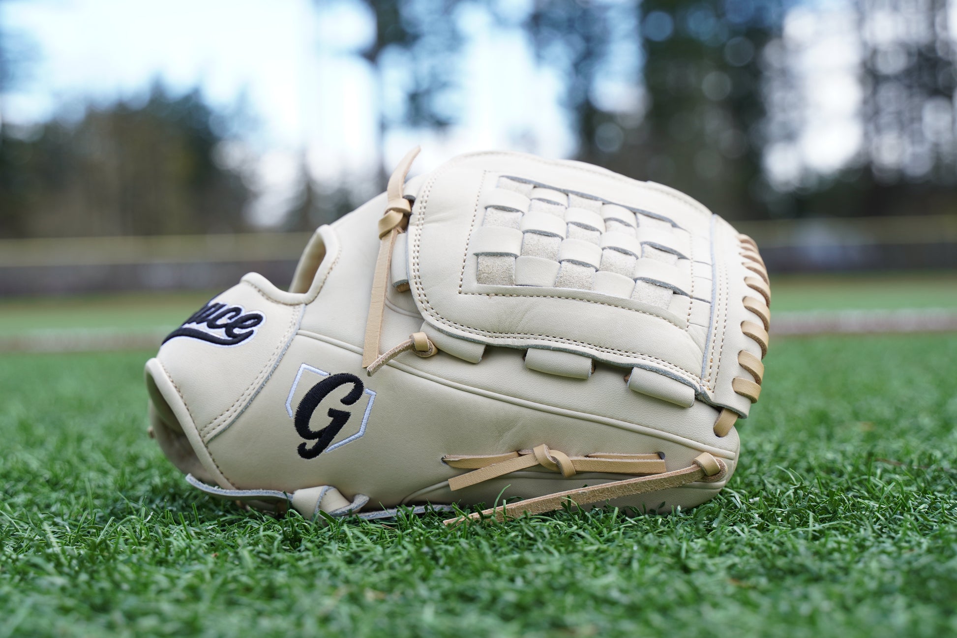 12" Infield/ Outfield Closed Web Grace Glove - Model GG-12B