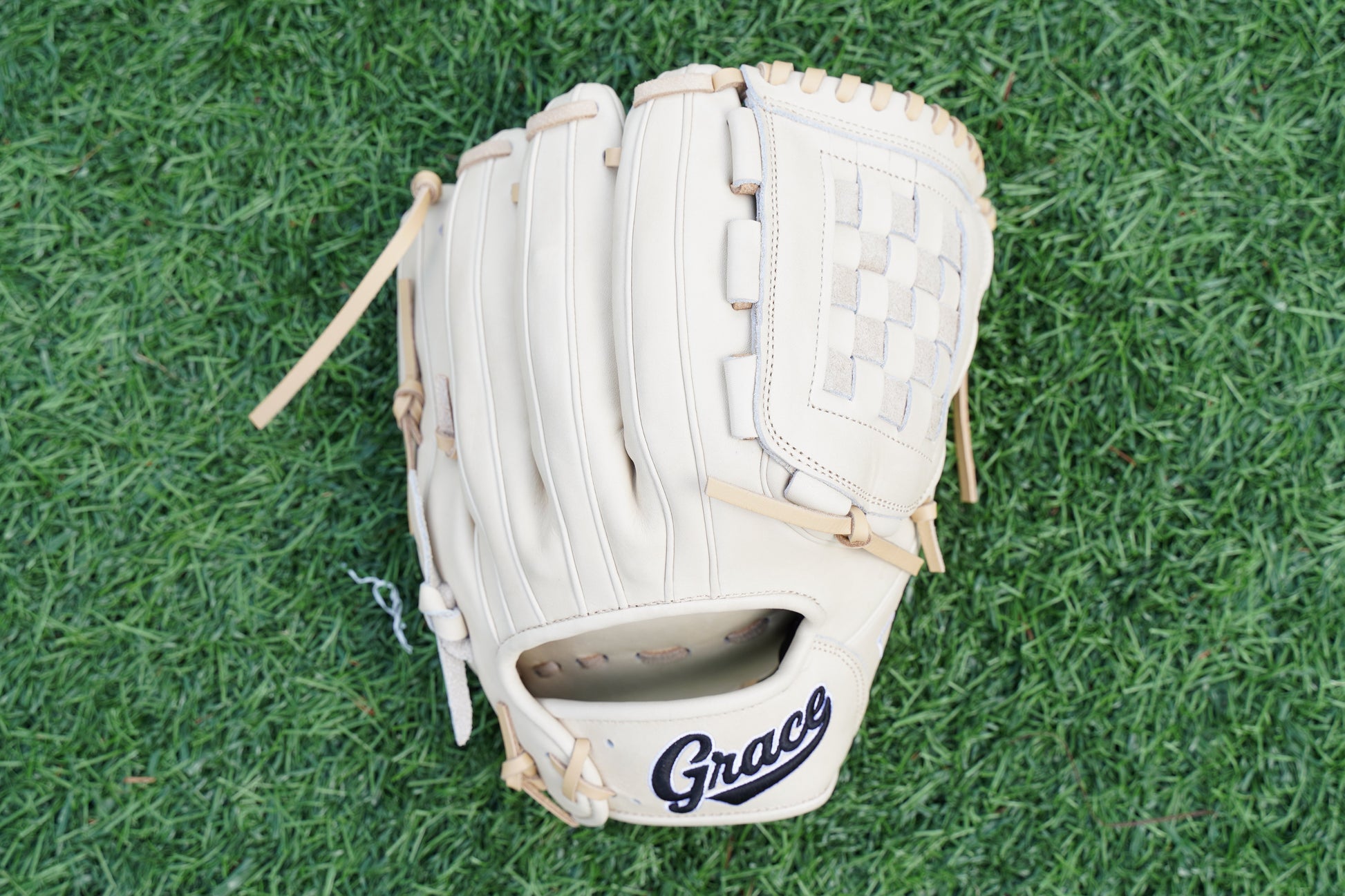 12" Infield/ Outfield Closed Web Grace Glove - Model GG-12B