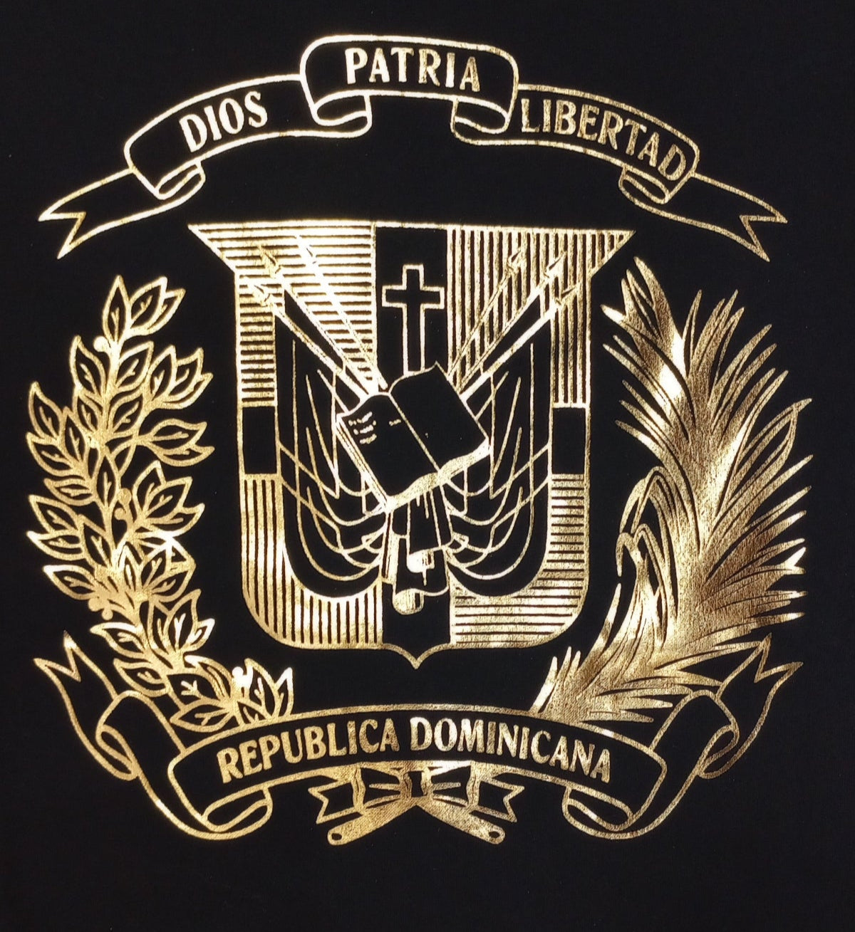 Dominican Shield Premium T-Shirt Design Metalic Gold – Light and Soft