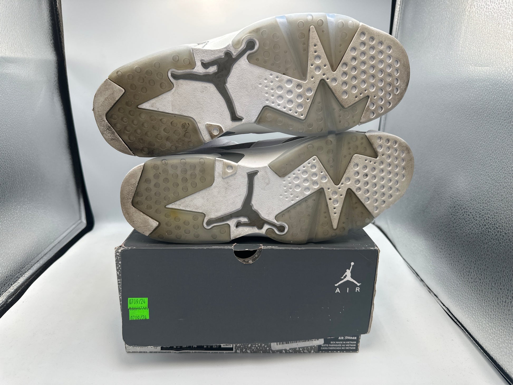 PRE OWNED Air Jordan Retro 6 "Cool Grey"