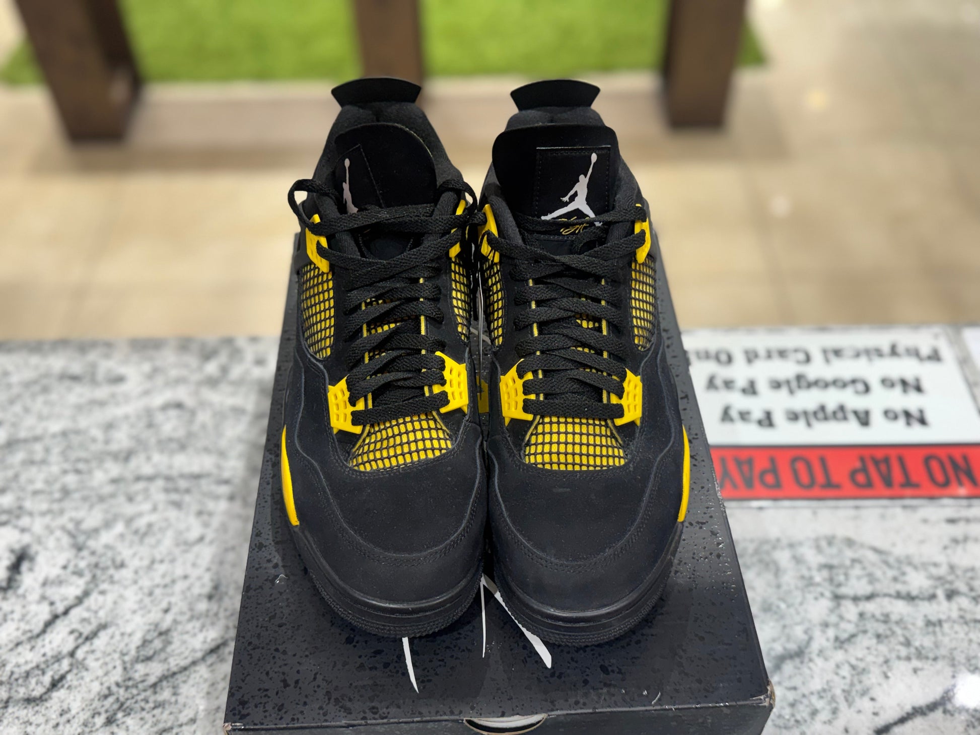 PRE OWNED Jordan 4 Retro Thunder (2023)