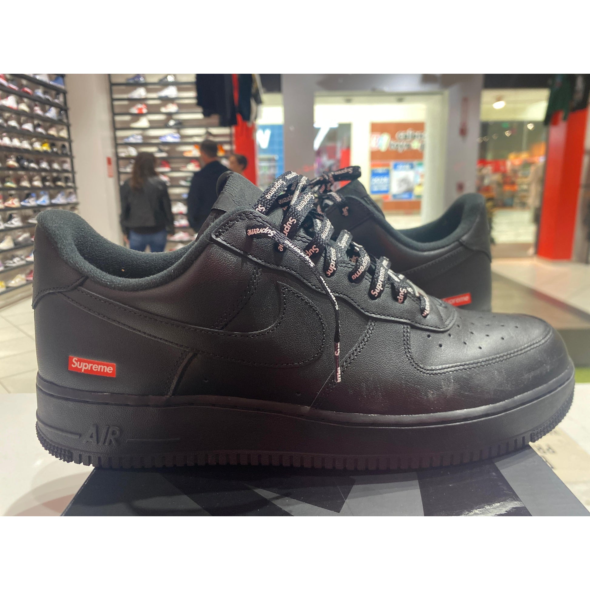 PRE OWNED Nike Air Force 1 Low Supreme Black